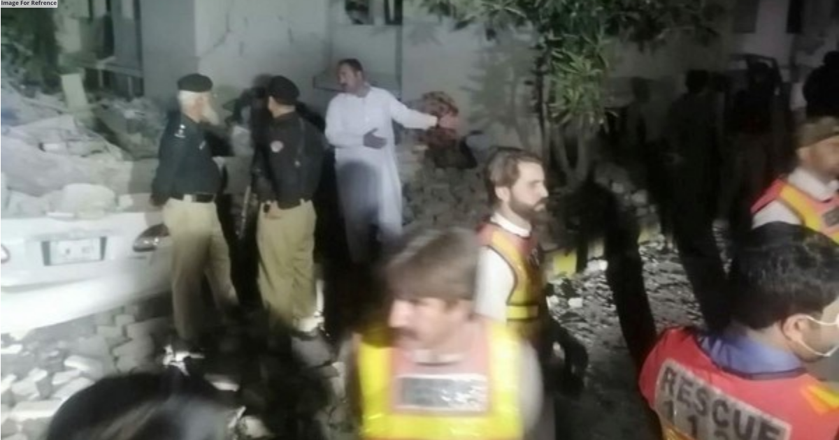 Pakistan: 12 policemen killed, over 40 injured in blasts at counterterrorism office in Swat